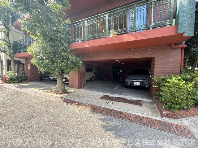 ブリックハイツの駐車場