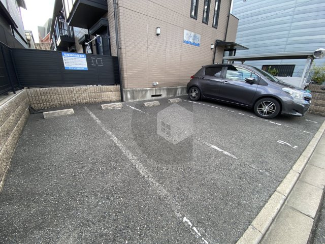 メゾンドゥエスポワールの駐車場