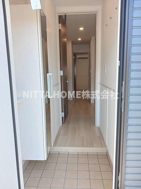 メゾン１２朝来の玄関|広いスペースの玄関です◇
