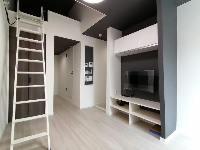 神戸市兵庫区菊水町４丁目のアパートの居間・リビング