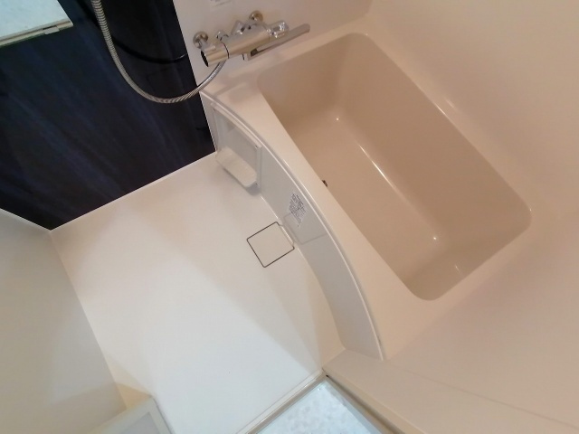 神戸市兵庫区菊水町４丁目のアパートの浴室