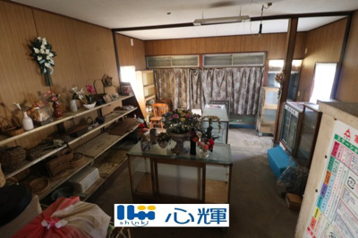 【その他】 | 宇部市則貞4丁目（50坪）2階建 | 1階土間スペースです。シャッター有り。