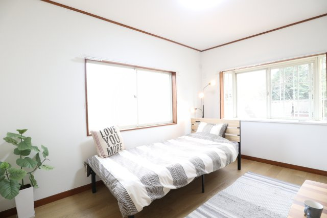 野口町戸建の洋室