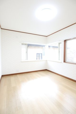 野口町戸建の洋室