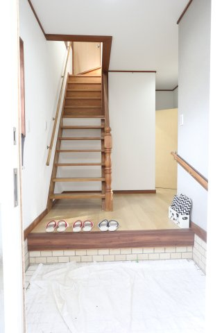 野口町戸建の玄関