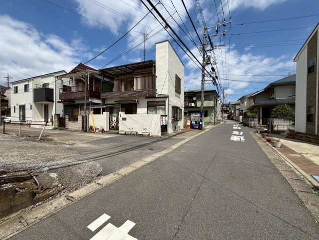 松戸市二十世紀が丘萩町　中古戸建の前面道路含む現地写真
