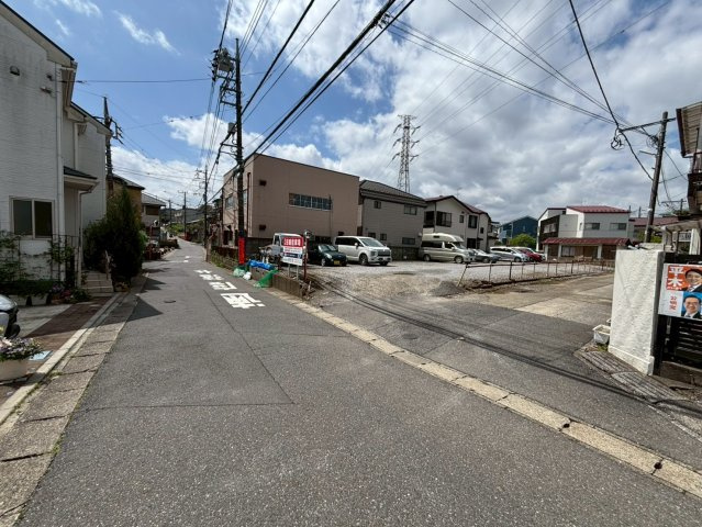 松戸市二十世紀が丘萩町　中古戸建の前面道路含む現地写真