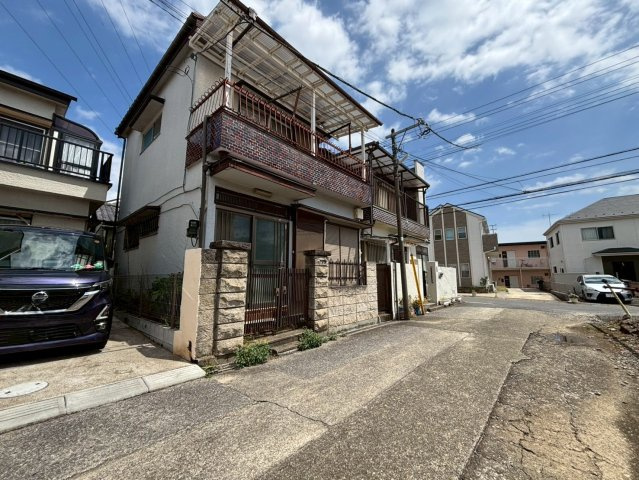 松戸市二十世紀が丘萩町　中古戸建の前面道路含む現地写真