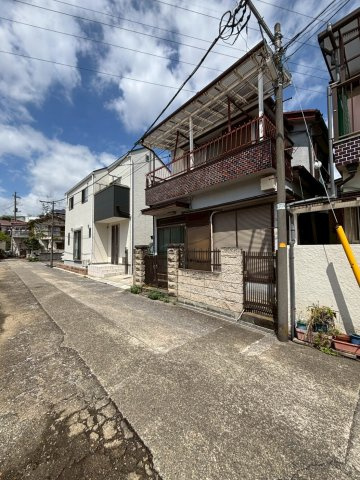 松戸市二十世紀が丘萩町　中古戸建の前面道路含む現地写真
