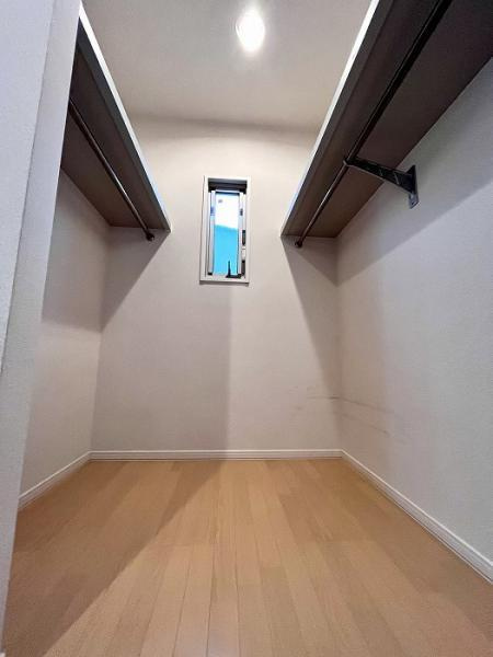 西条市朔日市　中古住宅の収納