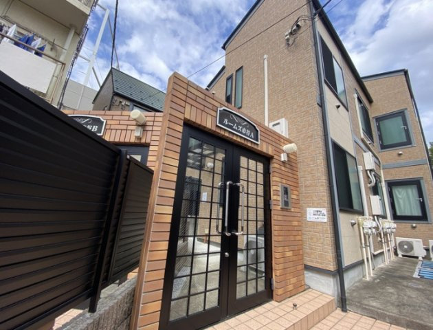 ルームズ市谷A棟の外観