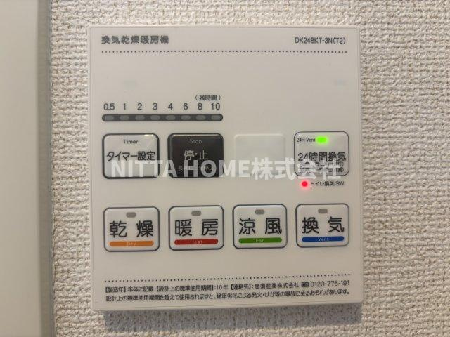 メゾン１２朝来の洗面所|浴室乾燥設備が付いています＊