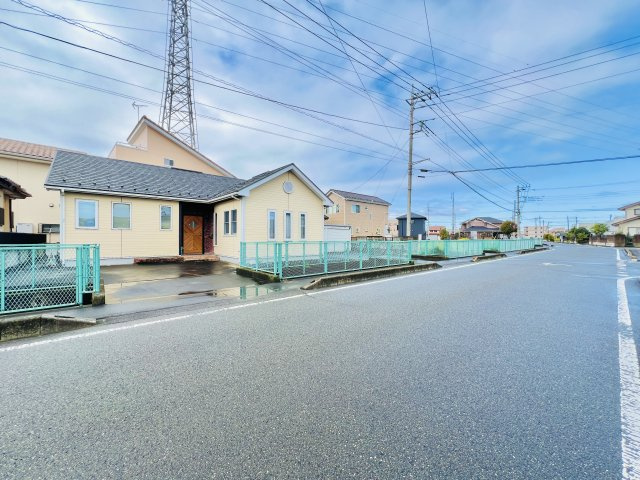 伊勢崎市連取町中古住宅の前面道路含む現地写真|駐車が苦手な方にもおススメです◎