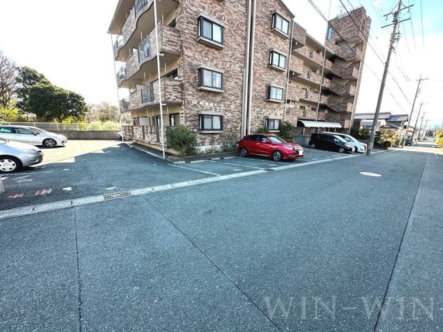 プランドール ONEの駐車場