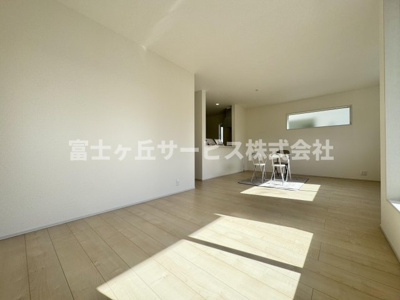 【居間・リビング】 | 静岡市葵区羽鳥5丁目 新築一戸建て 1号棟 | リビングダイニングです