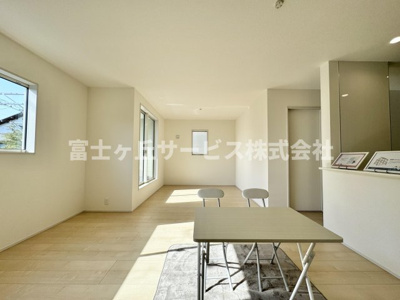 【居間・リビング】 | 静岡市葵区羽鳥5丁目 新築一戸建て 1号棟 | リビングです