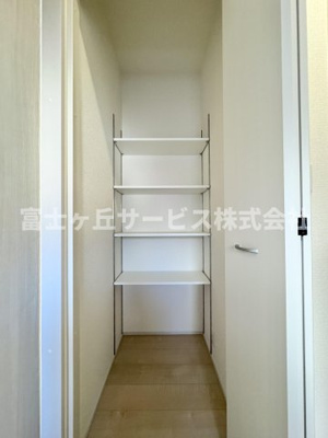 【収納】 | 静岡市葵区羽鳥5丁目 新築一戸建て 1号棟 | 2Fホールにある収納です