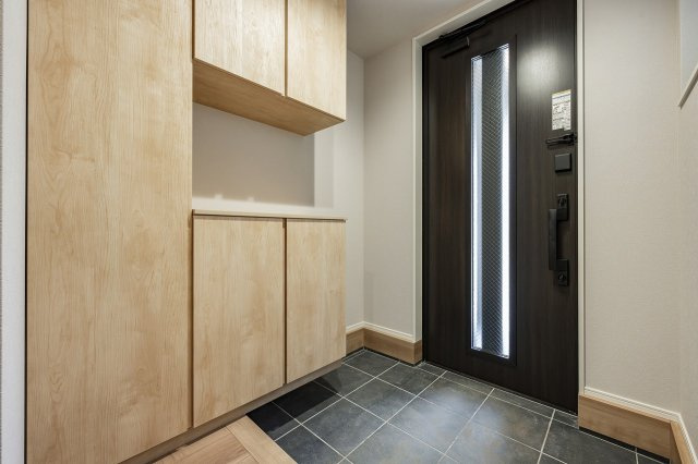 【最終１棟】新築分譲［ミラクラス豪徳寺］の玄関|シューズボックスには物が置けるスペースがあるので、ちょっとした小物をディスプレイ可能です