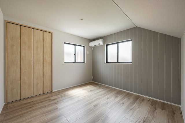 【最終１棟】新築分譲［ミラクラス豪徳寺］の洋室|７.０帖主寝室
南側に位置し、２面採光の明るい洋室です。ダブルベッドを置いてもゆとりあります