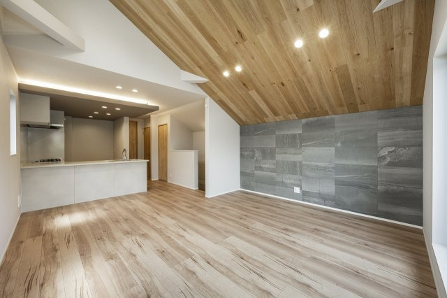 【最終１棟】新築分譲［ミラクラス豪徳寺］の居間・リビング|１８．４帖LDK
リビング上部は吹抜け天井で、帖数以上の広がりが感じられます