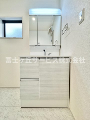 【独立洗面台】 | 静岡市葵区羽鳥5丁目 新築一戸建て 2号棟 | 朝の身支度に便利な独立洗面台です