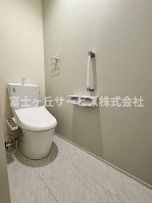 【トイレ】 | 静岡市葵区羽鳥5丁目 新築一戸建て 2号棟 | 2Fトイレです
1Fにも同タイプのトイレがあります