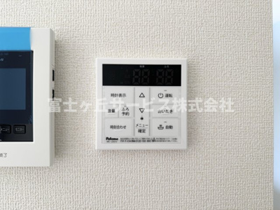 【発電・温水設備】 | 静岡市葵区羽鳥5丁目 新築一戸建て 2号棟 | リビングからも操作ができて便利です