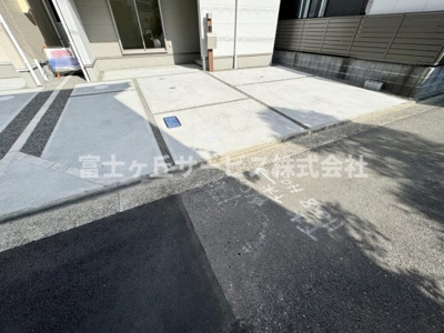 【駐車場】 | 静岡市葵区羽鳥5丁目 新築一戸建て 2号棟 | 車種により2台駐車可能です