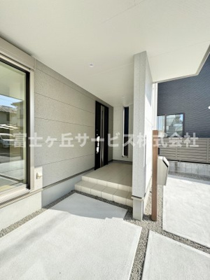 【エントランス】 | 静岡市葵区羽鳥5丁目 新築一戸建て 2号棟 | エントランスです