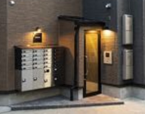 足立区柳原２丁目のアパートのエントランス