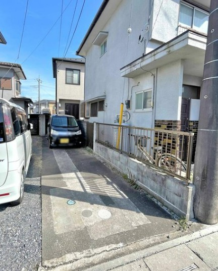【中古】鶴ヶ島市中新田中古住宅の駐車場