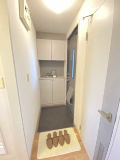 【玄関】 |  コスモタウン森岡Ⅱ　　Ｂ棟 