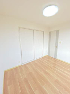 【寝室】 |  コスモタウン森岡Ⅱ　　Ｂ棟 