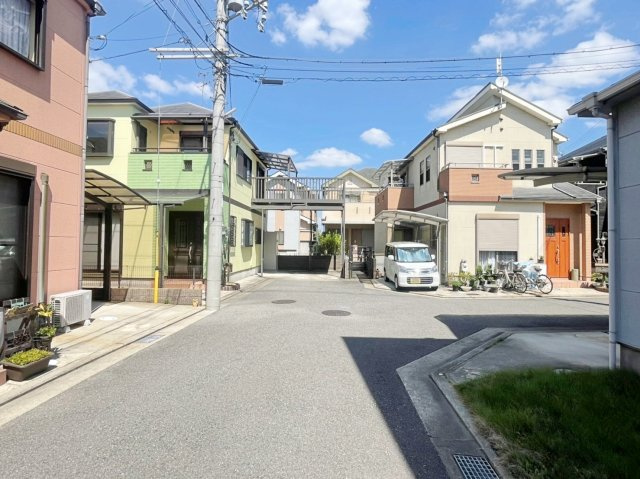 忠岡町忠岡北3丁目　中古戸建の前面道路含む現地写真