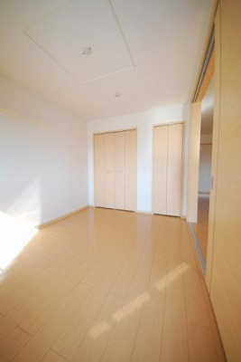 【居間・リビング】 | ラ　ベル　メゾン　Ｂ | こちらのリビングで趣味の時間をお楽しみください