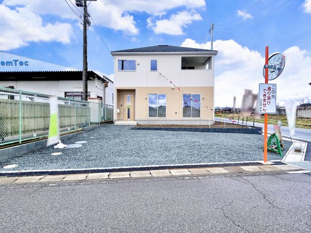 太田市藪塚町の駐車場|駐車スペースを確保しながら、BBQや家庭菜園なども楽しめるお庭付き♪