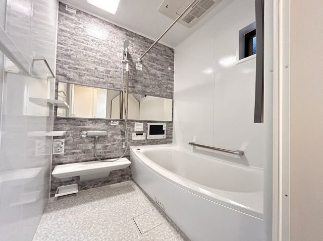 野崎通２丁目　新築戸建の浴室|浴室暖房換気乾燥機能付きで雨の日のお洗濯も安心♪