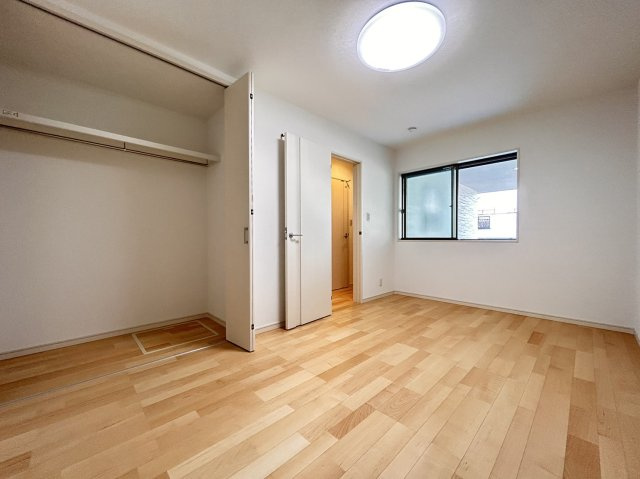 野崎通２丁目　新築戸建の洋室|洋室７．５帖、ワイドバルコニー完備でお部屋を最大限広くお使いいただけそうです♪