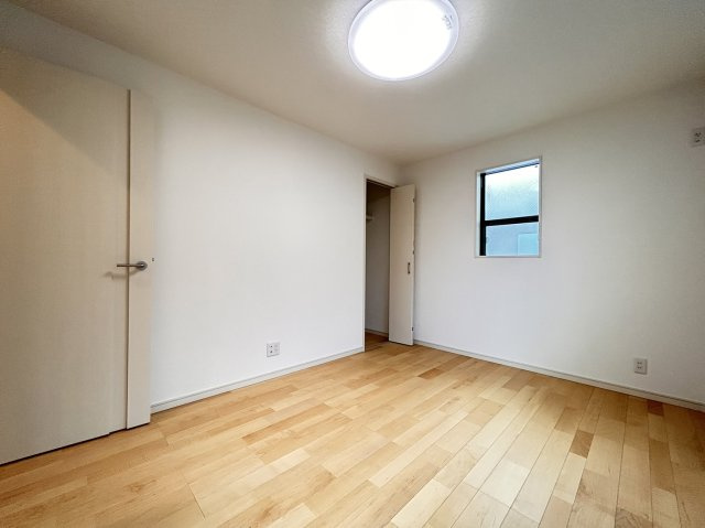 野崎通２丁目　新築戸建の洋室|洋室６帖・全居室収納スペース付きです！！