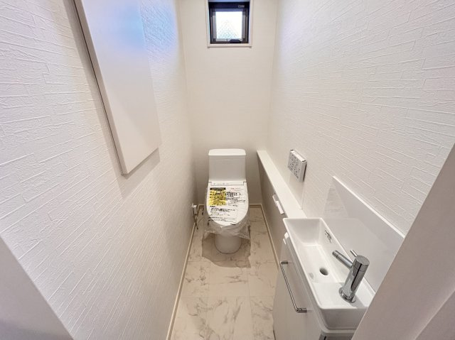 野崎通２丁目　新築戸建のトイレ