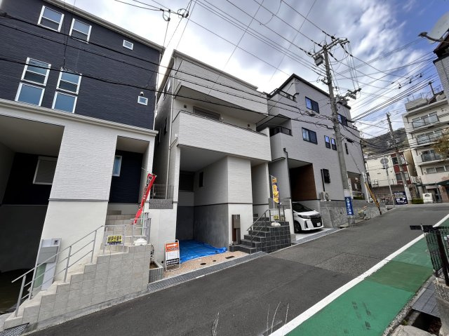 野崎通２丁目　新築戸建の前面道路含む現地写真|阪急「王子公園」駅まで徒歩１５分！