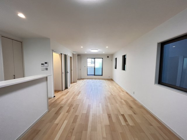 野崎通２丁目　新築戸建の居間・リビング|２階リビング約２１．６帖の広々空間♪