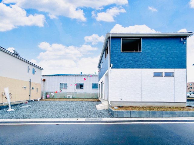 太田市藪塚町の外観|駐車スペースを確保しながら、BBQや家庭菜園なども楽しめるお庭付き♪