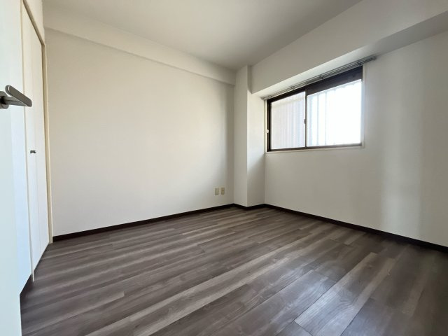 クレスト共和の洋室