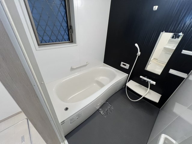 緑が丘2丁目　中古一戸建ての浴室|ゆったり過ごせるお風呂です