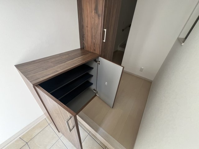 緑が丘2丁目　中古一戸建ての収納|シューズボックスです
