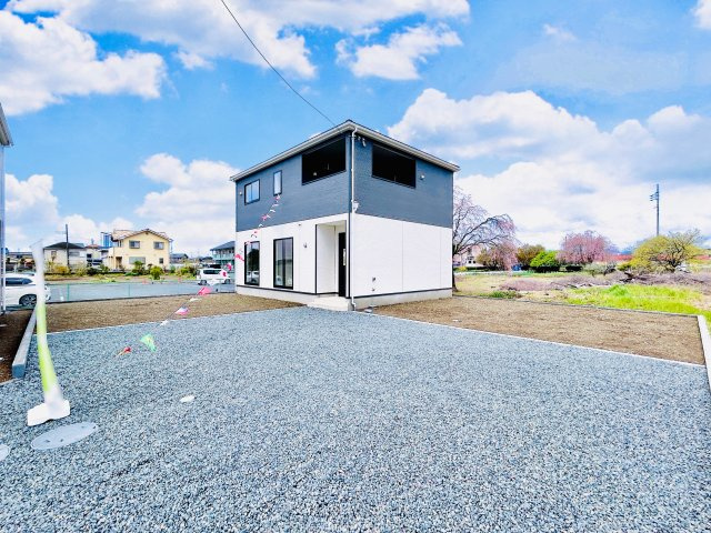 太田市藪塚町の外観|駐車スペースを確保しながら、BBQや家庭菜園なども楽しめるお庭付き♪