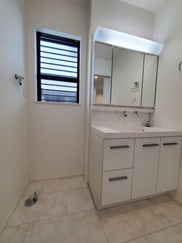 三郷市　小谷堀　新築戸建　全1棟の洗面所|忙しい朝には欠かせない洗面所です