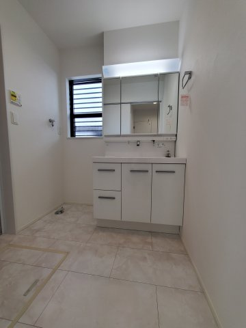 三郷市　小谷堀　新築戸建　全1棟の洗面所|使いやすい洗面所です