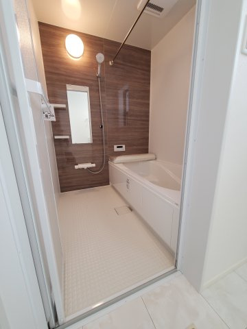 三郷市　小谷堀　新築戸建　全1棟の浴室|落ち着いた空間のお風呂です